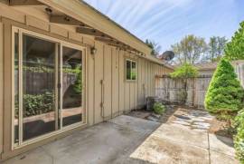 $ 315,000, 2 bd • 2 ba • 984 sq ft   Est.  $2,006/month FOR SALE/RENT