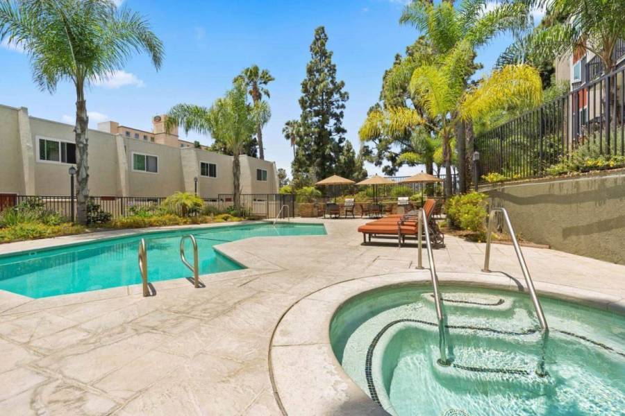 $ 2,695, ARTIST DREAM WEHO