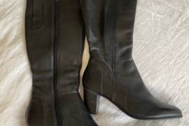 (NEW) Black Leather Boots - Size 9