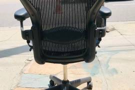 herman miller aeron chair size b