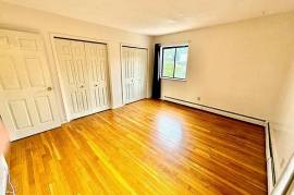 $ 1,400, 2 beds and 1bath apartment