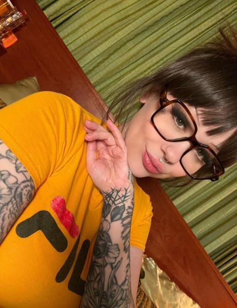 i am Mistress Benita looking for loyal a submissive that can worship me and be my property. Fuck, anal, oral, bj, gfe, creampie, doggy, condom or no condoms.  Are you affiliated with any law enforcement agency and mind you I don’t accept cash for the first time due to past experience., Hotel 