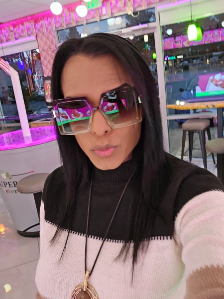 Top and botón transexual New City , 2727 Roosevelt avenue 