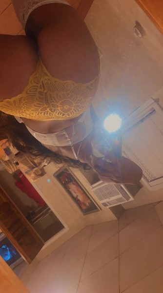 2 girls, All ri areas