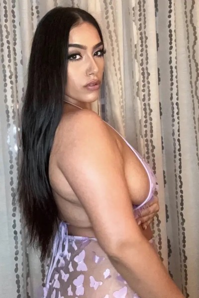 The Latina Every Man Desires, Incall and outcall 
