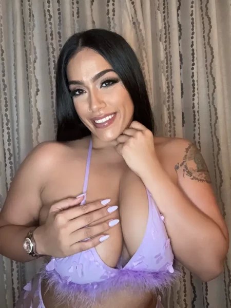 The Latina Every Man Desires, Incall and outcall 