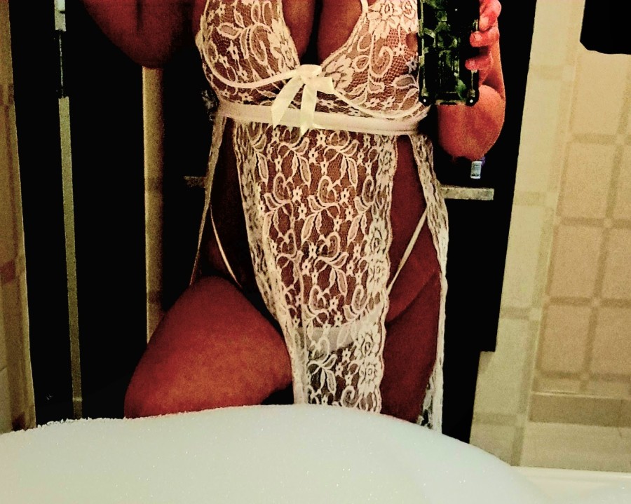Playing NOW in Moss Point INCALL AVAILABLE ALL NIGHT Jacuzzi is waiting for YOU, Moss Point 