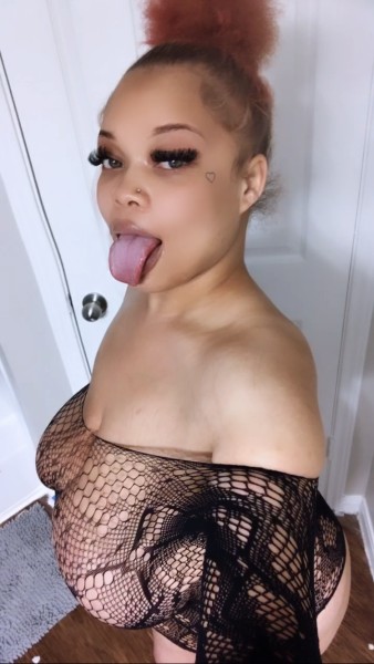 Sexy Yella babe available for outcalls/Incalls , Westchase 