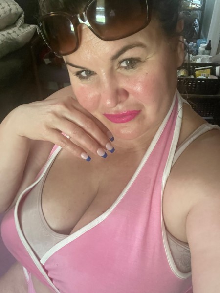 Erotic massage sessions / live video chat sessions!  Voluptuous Boxom curvecous Ms AnnaMay ‘ , North Knoxville incall located off North Broadway!!!