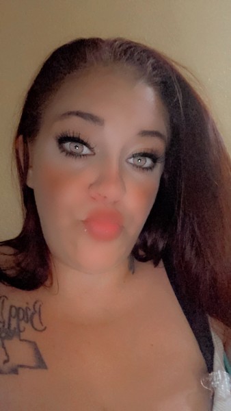 Pretty thick green eyed sexy lady ready for some fun ??, I am in Memphis tn y’all can’t wait to have some fun 