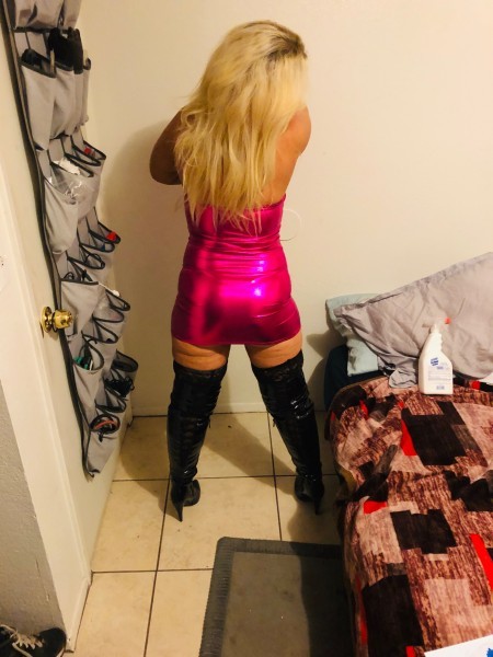 Sexy blonde ready to play, Valley wide