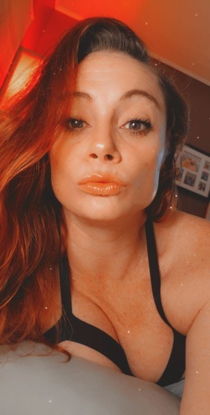 RED HOT REDHEAD XXX, Burlington in calls