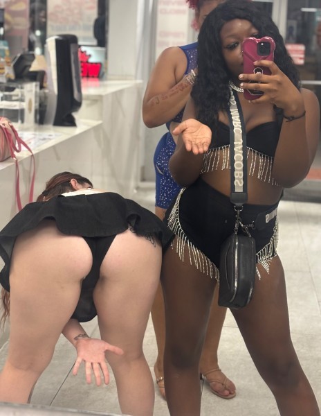 Hey daddy’s I have a 2 girl special , Magazine street 