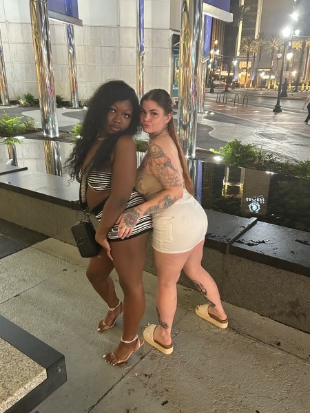 Hey daddy’s I have a 2 girl special , Magazine street 