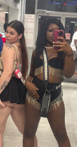 Hey daddy’s I have a 2 girl special , Magazine street 