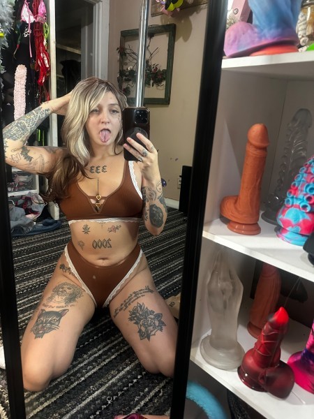 Tattooed stripper sweetheart, Greenville TN