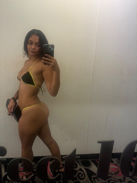 EYECANDY ??? Sexy 5’2 120lbs Puerto Ricana Reina (Genie) ??, Addison 