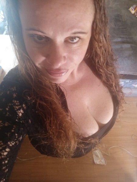 Jenny your Irish Italian bombshell , In call clean private and discreet 