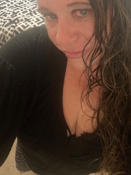 Jenny your Irish Italian bombshell , In call clean private and discreet 