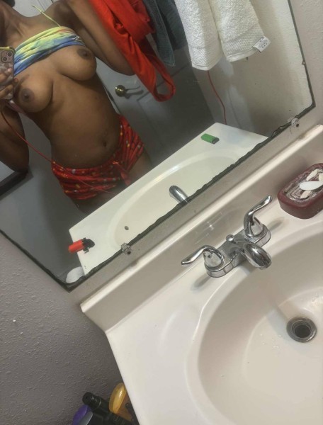 Curvy and thick ready to have a good time , Hotel