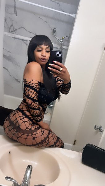 Hi my name is Kimberlyy looking for a good time? Mount Laurel area available now waste no time.???, Mount Laurel